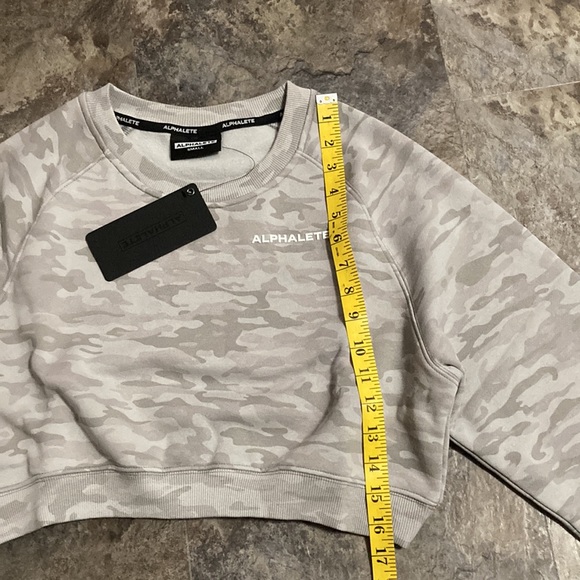 NWT - Ladies Alphalete Classic Crew Crop Sweatshirt (S) - Picture 6 of 7